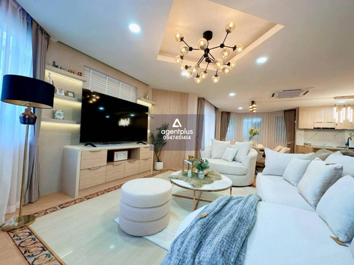 ขายบ้านหรู Modern Classic พร้อมสระส่วนตัว – พัทยาเหนือ