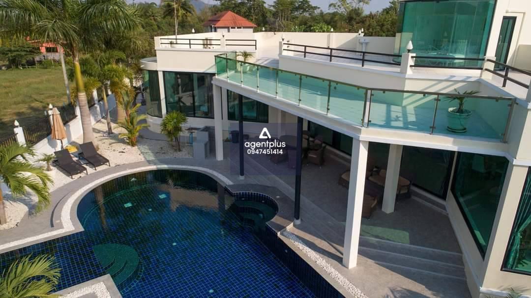 ปล่อยเช่าบ้าน พูลวิลล่าหรู สไตล์โมเดิร์น 4 ห้องนอน 4 ห้องน้ำ พื้นที่บางเสร่ เช่าทำรายวันได้