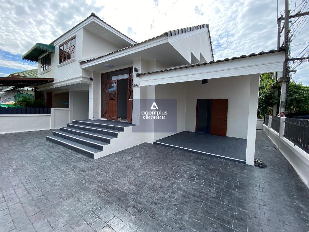 บ้านแฝด 2 ชั้น ปรับปรุงใหม่ โครงการดวงฤทัย ห่างจากถนนสุขุวิท ทล.3 ติดถนนดวงฤทัย การคมนาคมสะดวก ตั้งอยู่ในแหล่งชุมชน