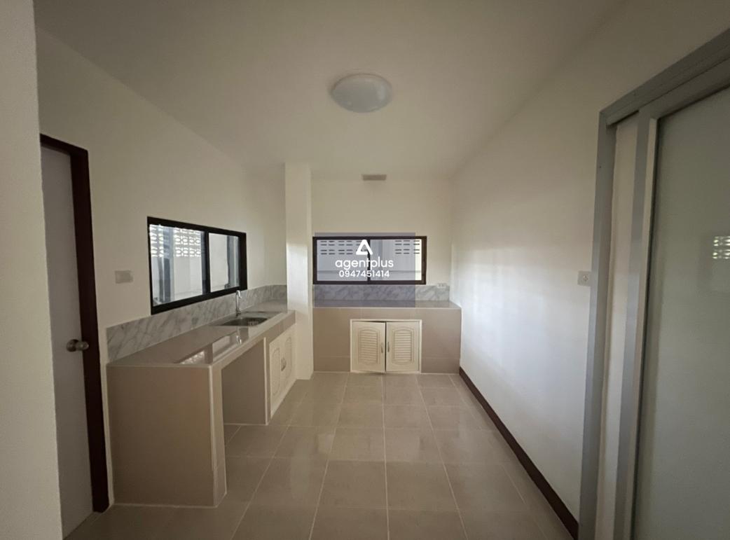 บ้านเดี่ยว 2 ชั้น ภายในกว้างขว้าง โครงการเอกมงคล 5/2 ห่างจากถนนสุขุมวิท ประมาณ 700 เมตร ทำเลดี เดินทางเข้า-ออกสะดวก อยู่ใกล้สิ่งอำนวยความสะดวกมากมาย