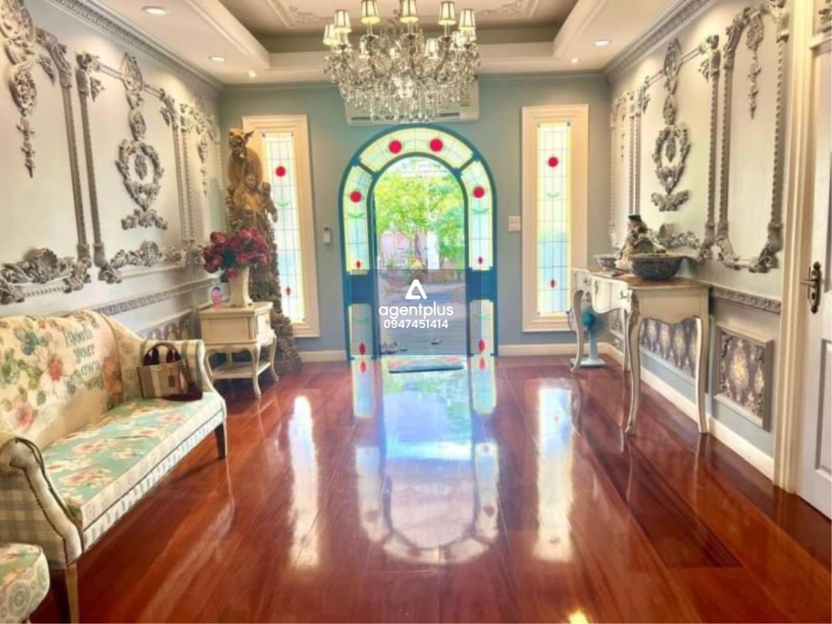 ขายบ้านPool Villa ริมทะเลบนหาดส่วนตัว   หมู่บ้าน𝐂𝐚𝐬𝐚𝐥𝐮𝐧𝐚r - บางแสน