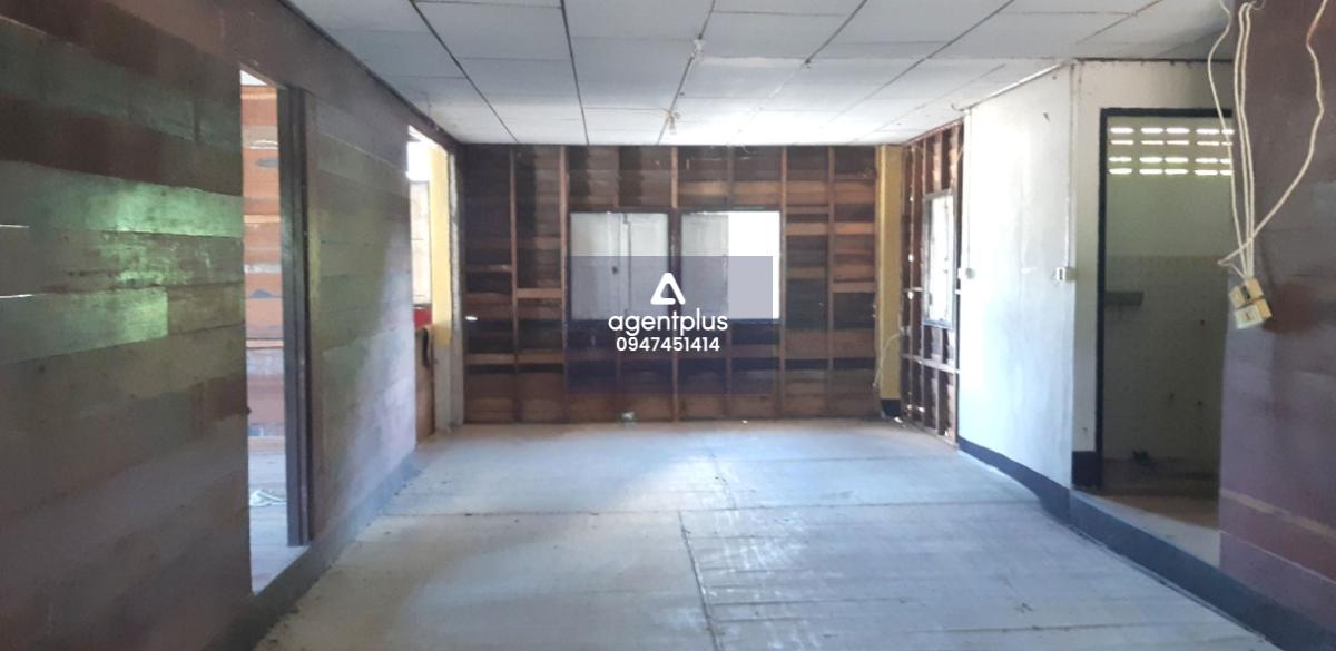 บ้านเดี่ยว 2 ชั้น ทำเลดีใจกลางเมืองเชียงราย รายล้อมด้วยแหล่งชุมชนและสิ่งอำนวยความสะดวกครบครัน การเดินทางสะดวก เหมาะทั้งสำหรับอยู่อาศัย ลงทุน หรือพัฒนาเป็นธุรกิจ