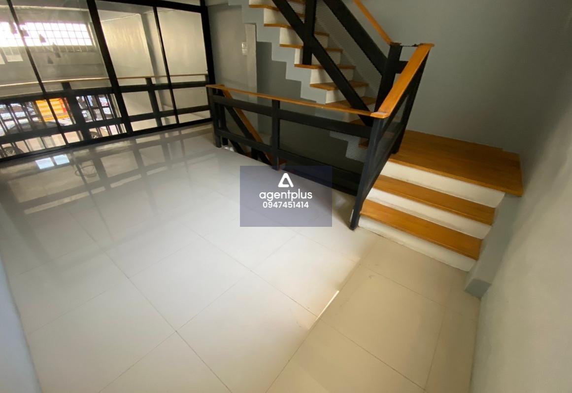 อาคารพาณิชย์ 2.5 ชั้น ทำเลดีใจกลางเมืองขอนแก่น เดินทางสะดวก เหมาะสำหรับอยู่อาศัยหรือประกอบธุรกิจ ปรับปรุงแล้ว พร้อมเข้าอยู่