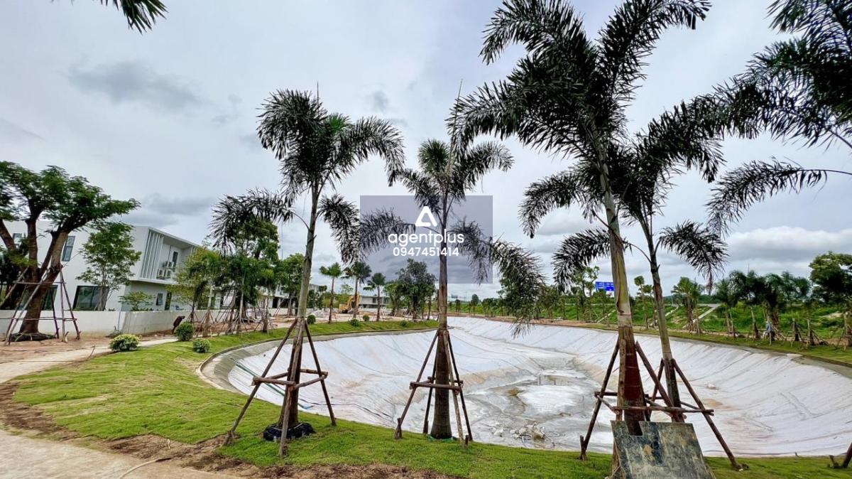 041 New Modern Pool villas start 19.5 - 88 MB. in Pattaya There are 3 types of home designs to choose from. ⚜️ Type A ✢ Home area starting at 80 square wa. House 2 floors, 3 bedrooms, 4 bathrooms + maid\ s room. ⚜️ Type B ✢ The area of the house starts at