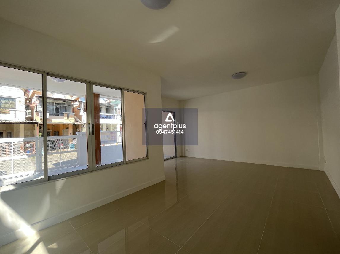 ขายด่วนบ้านเดี่ยว โครงการแดนทองวิลเลจ วัชรพล ปรับปรุงใหม่ พร้อมสาธารณูปโภคครบครัน เหมาะสำหรับครอบครัวที่มองหาความสะดวกสบายในการอยู่อาศัย