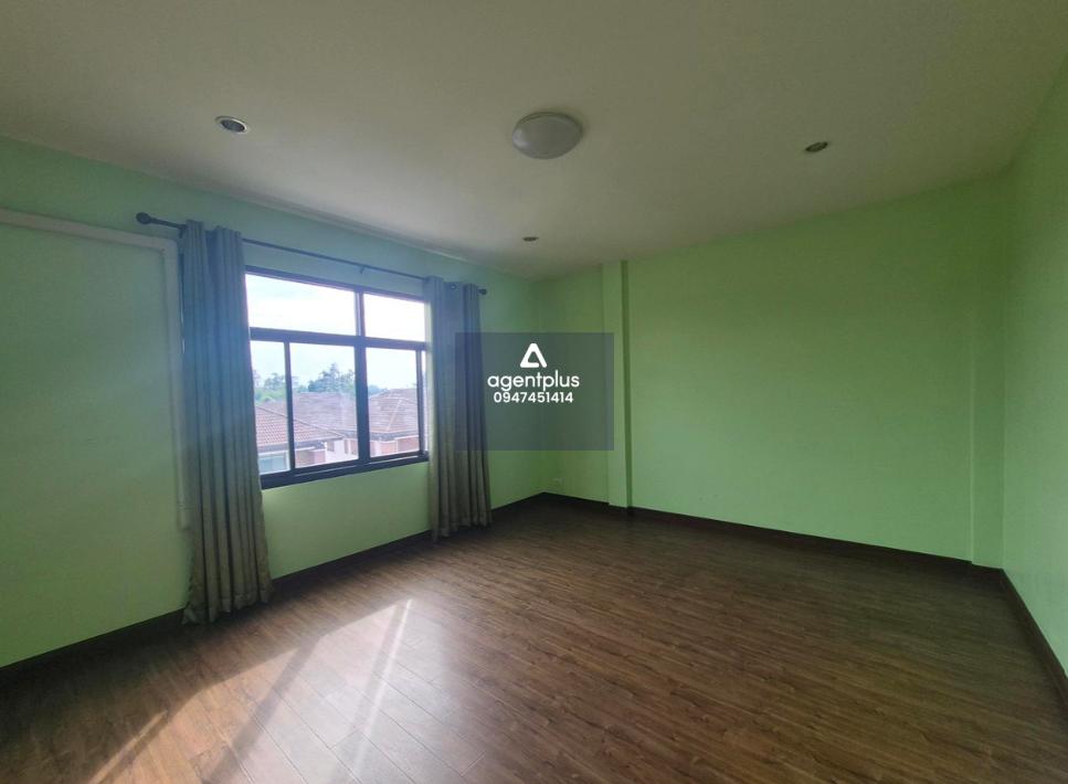 ทาวน์เฮ้าส์ 3 ห้องนอน โครงการกุลพันธ์ 9 – เดินถึงโรงเรียนนานาชาติลานนาได้ ทำเลเยี่ยมสำหรับครอบครัว ใกล้กาดฝรั่งเพียงไม่กี่นาที โครงการเงียบสงบ ปลอดภัย เหมาะแก่การอยู่อาศัย