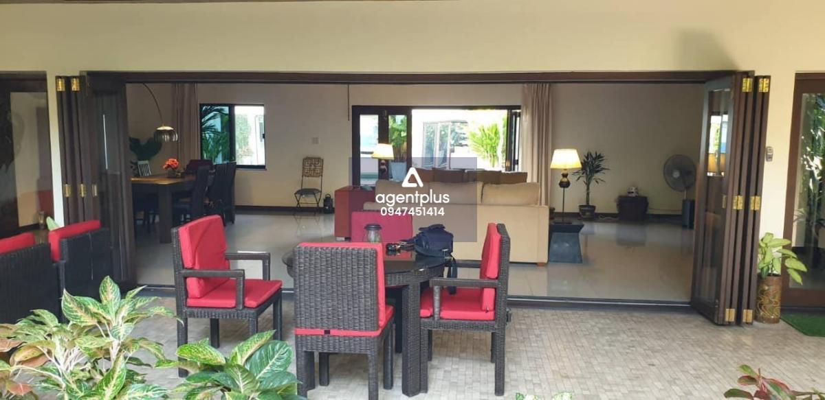 Land 159 sq.wah House 260 sq.m Pool 12*3 lap 3bedrooms 3baths 1 maid and bath Sgl garage Company name Price 19.5 mil baht Jomtien Park Villas