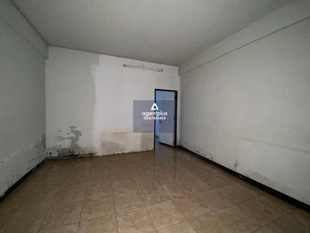 อาคารพาณิชย์ 2 ชั้น ทำเลดี ใกล้ถนนราษฎร์บำรุง ซอย 11 เดินทางสะดวก ใกล้สถานที่สำคัญ