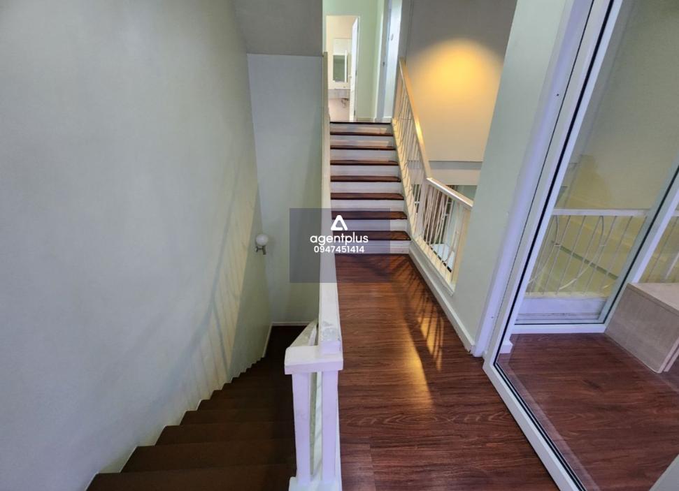 ขายบ้านรวิภา(อุดมสุข39/1) สุขุมวิท103ทาวน์โฮม 4 ชั้น 7 ระดับ มีดาดฟ้า บ้านสวยมาก อยู่หัวมุมได้ที่จอดรถ ปากซอยติดรถไฟฟ้า ทำเลเหมาะจะทำโฮมoffice ตกแต่งพร้อมใช้งานได้เลย