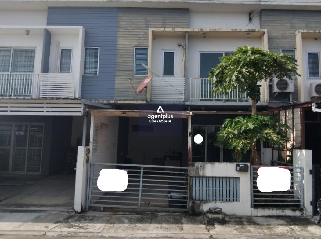 ขายบ้านทาวน์เฮ้าส์ 2 ชั้น โครงการเดอะคอนเนค 15 อ่อนนุช ถนนเฉลิมพระเกียรติ ร.9 ใกล้ท่าอากาศยานสุวรรณภูมิ โรงพยาบาล ศูนย์การค้าและตลาด ราคา 2.85 ล้านบาท 3 ห้องนอน 2 ห้องน้ำ