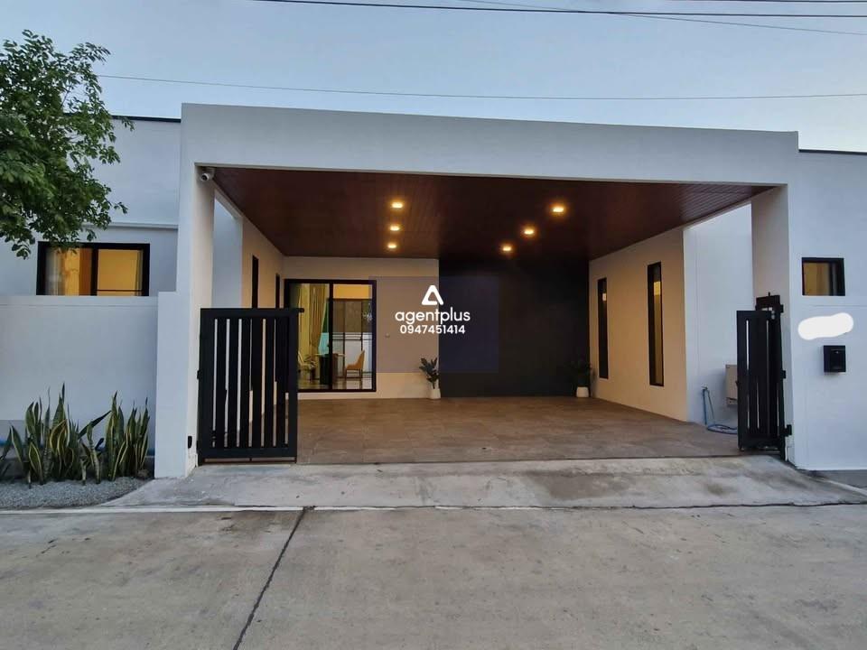 บ้านเดี่ยวสร้างใหม่ พร้อมสระว่ายน้ำส่วนตัว ใกล้โรงเรียนนานาชาติ ทำเลมาบประชัน 