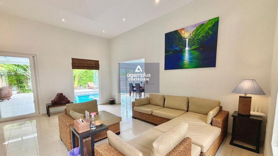 ขาย บ้าน 4 ห้องนอน ที่ Siam Royal View มีห้องให้พักผ่อนมากมาย เพลิดเพลินกับวิวสระว่ายน้ำที่สวยงาม สวนหย่อมขนาดใหญ่ และสิ่งอำนวยความสะดวกทันสมัยทั้งหมด