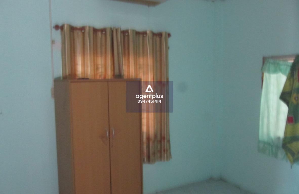 ขายด่วนบ้านทาวน์เฮ้าส์ชั้นเดียว หมู่บ้านเรือนแก้วมาบยางพร ถนนสายปากร่วม-ปลวกแดง (รย.3013) 2 ห้องนอน 1 ห้องน้ำ ราคา 1.35 ล้านบาท ใกล้สวนน้ำบ่อวิน