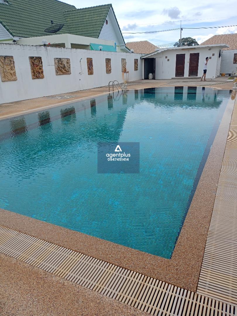 ขายบ้านพูลวิลล่า สระว่ายน้ำใหญ่ บริเวณบ้านกว้างขวางมาก 