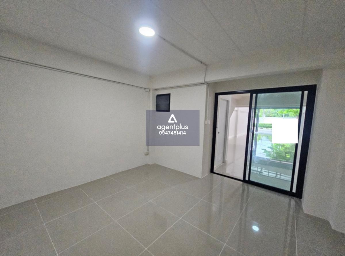 ขายอาคารพาณิชย์ 3.5 ชั้น มี ชั้นลอย + ดาดฟ้า บางขุนเทียน — ทำเลค้าขาย-อยู่อาศัยคุ้มค่า