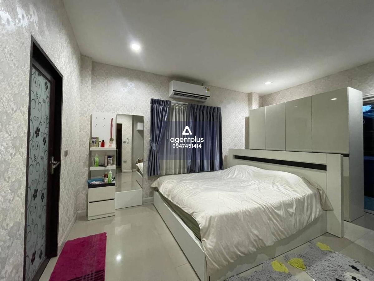 ขายบ้านเดี่ยว 2 ชั้น หมู่บ้านปาร์ควิว ซอยพรประภานิมิตร 7 พัทยา สไตล์โมเดิร์น 