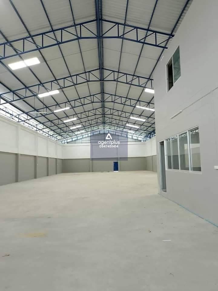 *ให้เช่าโกดังสร้างใหม่พร้อมออฟฟิศ ถนนแพรกษา สมุทรปราการ