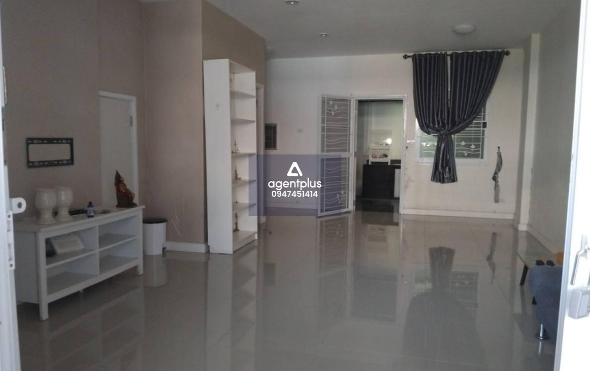 ขายด่วนทาวน์เฮ้าส์ 2 ชั้น โครงการบ้าน นาราภัทร ด่านสำโรง 3 นอน 2 น้ำ 2.9 ล้านบาท รายล้อมไปด้วยสิ่งอำนวยความสะดวกมากมาย