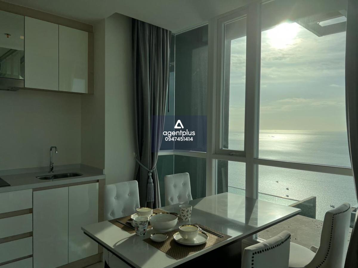 This beautiful sea-view condominium is for sale and it comes at the price of 6,200,000฿ Corner unit One bedroom & one bathroom 50 square meters Foreign Quota Condo features: Corner unit Sea-view from almost every corner of the unit Ceiling-to-floor glass 