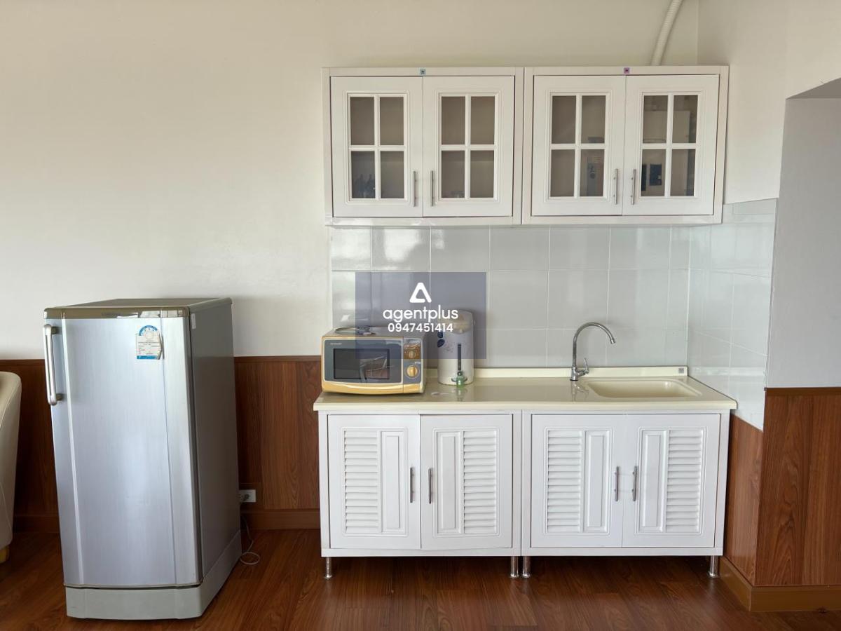 This beachfront condominium comes at the price of 6,000,000฿ 1 Bedroom & 1 Bathroom 110 square meters Fully furnished & fitted. It has been renovated from its original condition Foreign Quota Transfer fees & taxes: 50/50 Condo features, furniture & applia