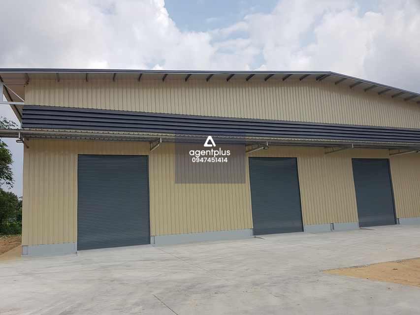 โกดังให้เช่า  ทำเป็นสำนักงาน หรือจะทำเป็นห้องไลฟ์สดขายสินค้า 