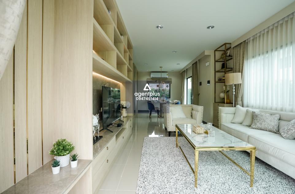 ขายด่วนบ้านเดี่ยว เสนา วิลล์ บรมราชชนนี - สาย 5 บ้านเดี่ยว 2 ชั้น ดีไซน์ทันสมัย ฟังก์ชันครบ เหมาะสำหรับครอบครัว ขนาดกะทัดรัด ใช้สอยลงตัว