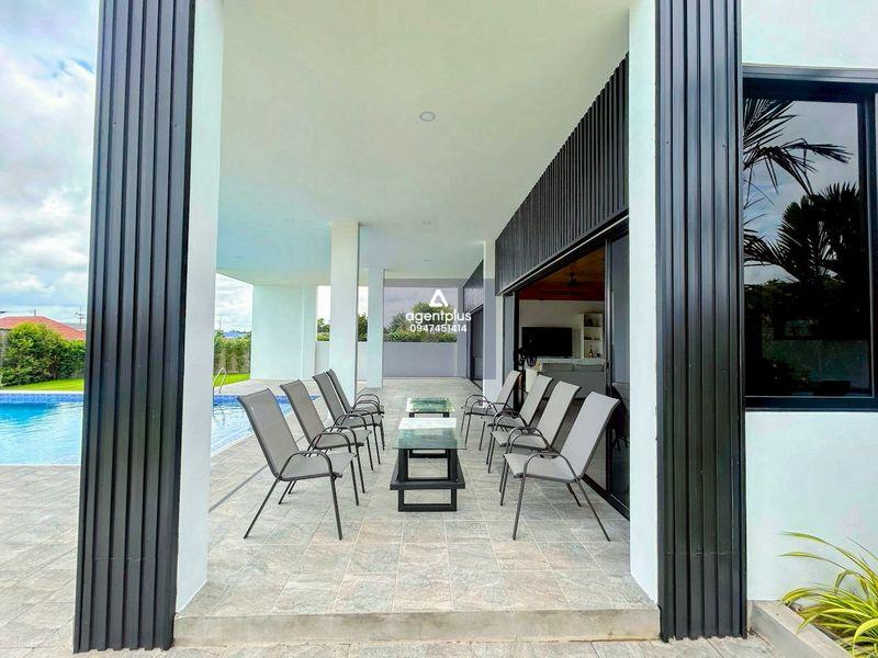 *พูลวิลล่าใหม่สุดหรู พร้อมวิวภูเขาและทะเล ใกล้หาดบางเสร่ ชลบุรี