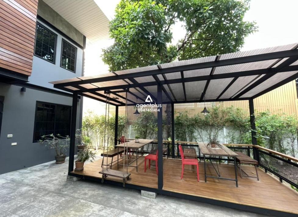 ออฟฟิศสำนักงาน สไตล์โมเดิร์นลอฟท์ พร้อมเฟอร์ สวนร่มรื่น ที่จอดรถเยอะ เข้าทางถนนราชพฤกษ์/รัตนาธิเบศร์ เหมาะมากสำหรับทำออฟฟิศ startup คาเฟ่ หรือ co working space