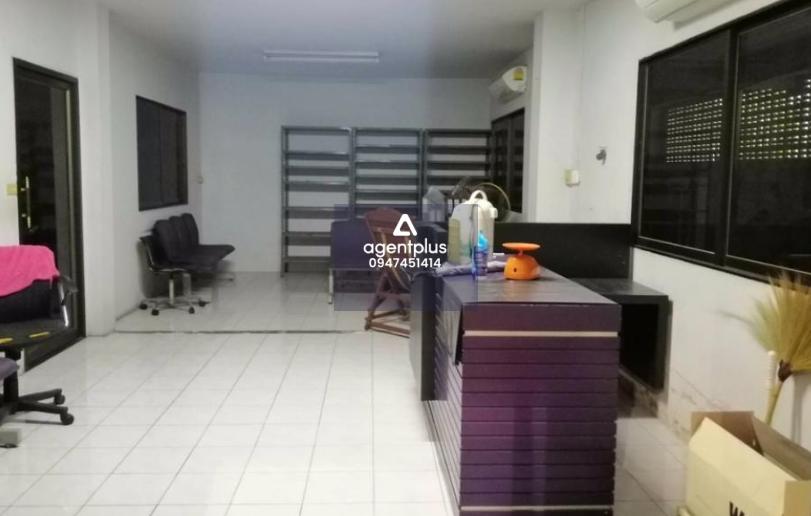 ขายโกดัง มีบ้านพักคนงานพร้อม และมีบ้านเดี่ยว เหมาะกับเป็นโกดัง เก็บสินค้า วางสินค้า