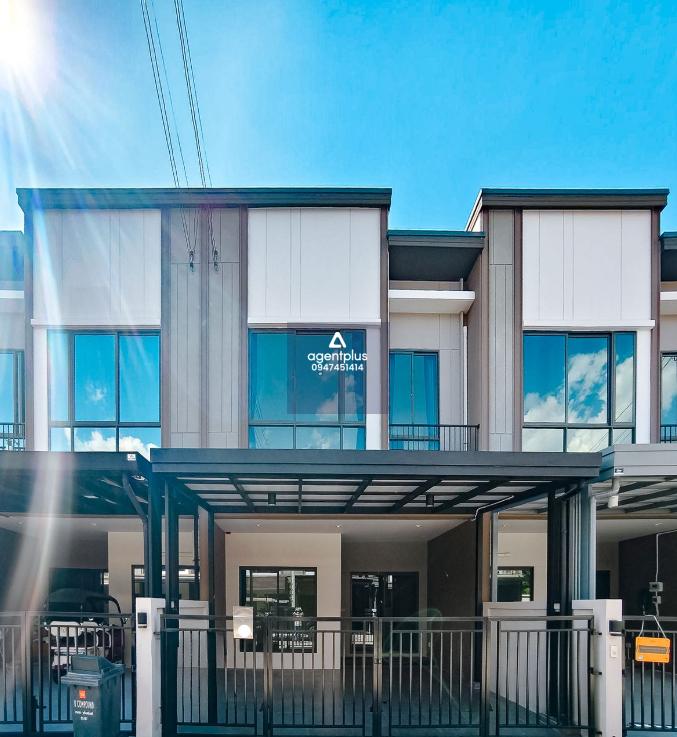 ทาวน์โฮม TYPE Purpose โครงการ V Compound Bangna - Srinakarin แต่ง build-in ครัวต่อเติมเต็มพื้นที่  พร้อมเข้าอยู่ ราคานี้ไม่ควรพลาด