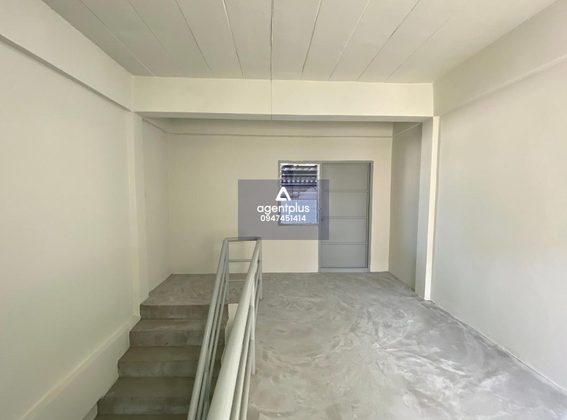 ขายอาคารพาณิชย์ 3 ชั้น (2 คูหา) เปิดโล่งทะลุกันปรับปรุงใหม่ ทำเลดี ติดถนนอุปลีสาน อยู่ในย่านการค้า เหมาะสำหรับทำการค้าและอยู่อาศัย