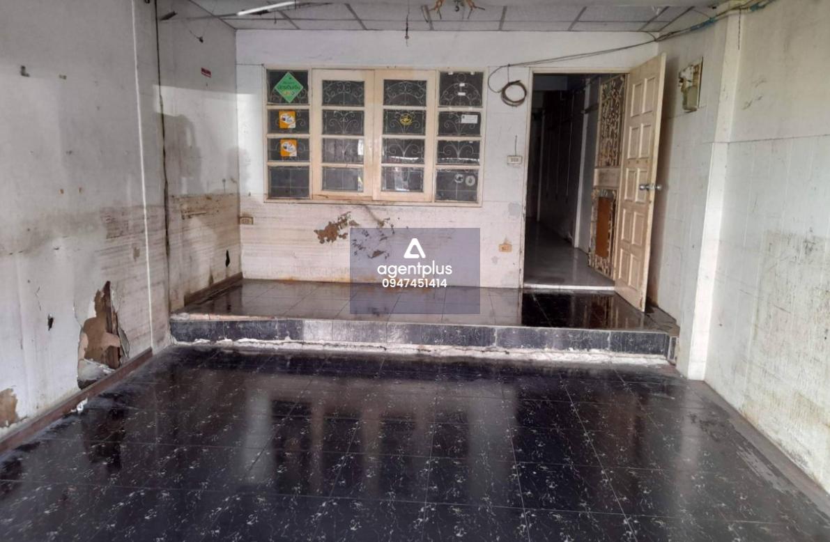 ขายทาวน์เฮ้าส์เปล่า 2 ชั้น โครงการรินทร์ทอง ถนนลำลูกกา 6 ห้องนอน 4 ห้องน้ำ เหมาะกับการรีโนเวท ราคา 2.2 ล้านบาท ล้อมรอบด้วยสิ่งอำนวยความสะดวกมากมาย