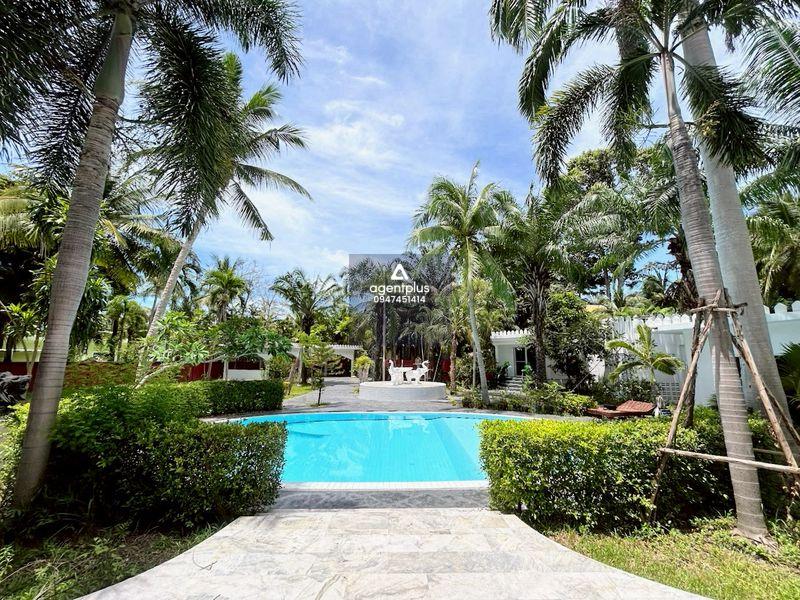 พูลวิลล่า 8 ห้องนอน พร้อมสวนขนาดใหญ่ ในทำเลหนองปลาไหล – คุ้มค่าที่สุด