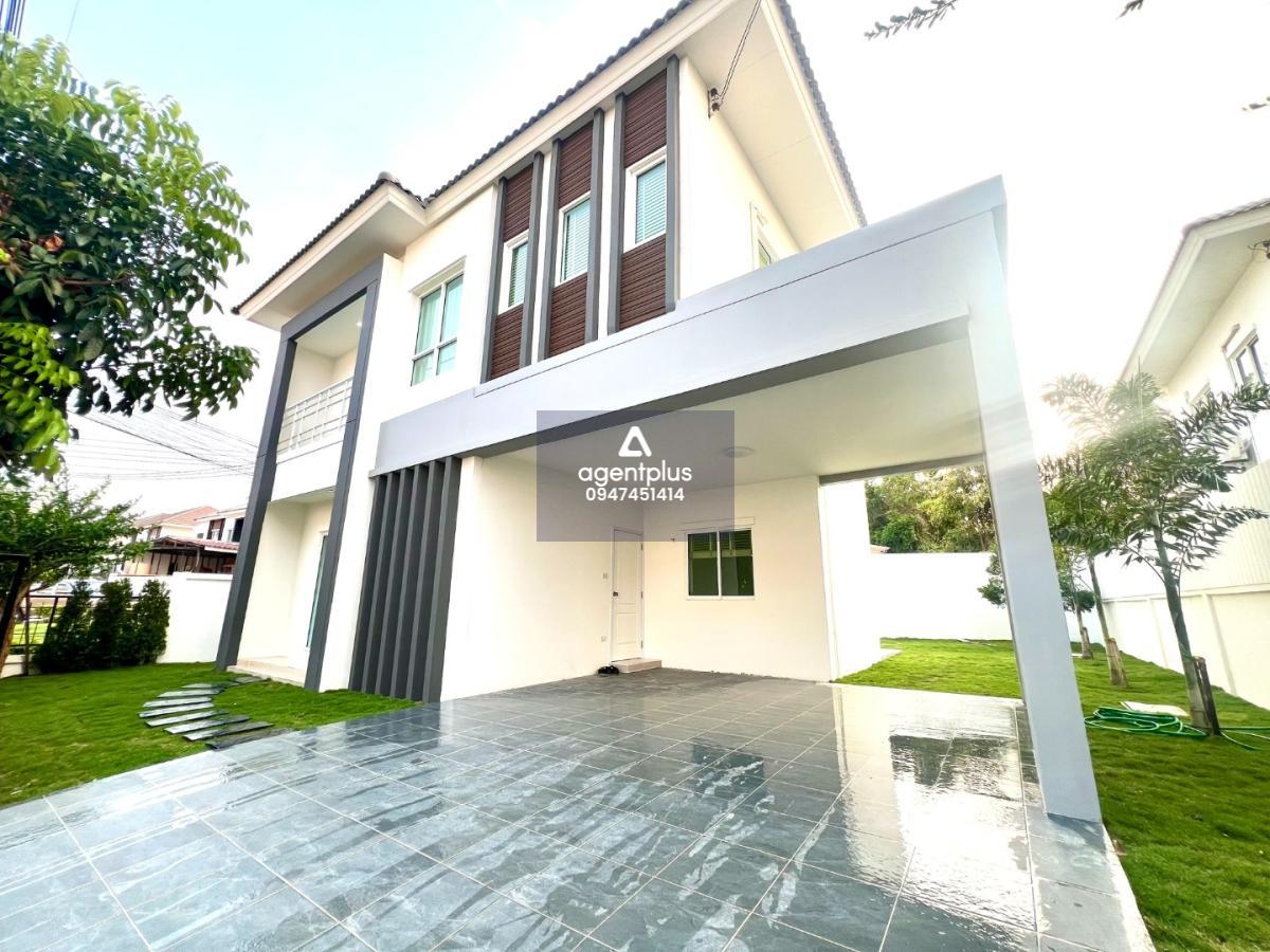 บ้านเดี่ยว 2 ชั้น สไตล์โมเดิร์น พร้อมพื้นที่กว้างขวาง ใกล้พัทยา โครงการ ลลิน วิลล่า 