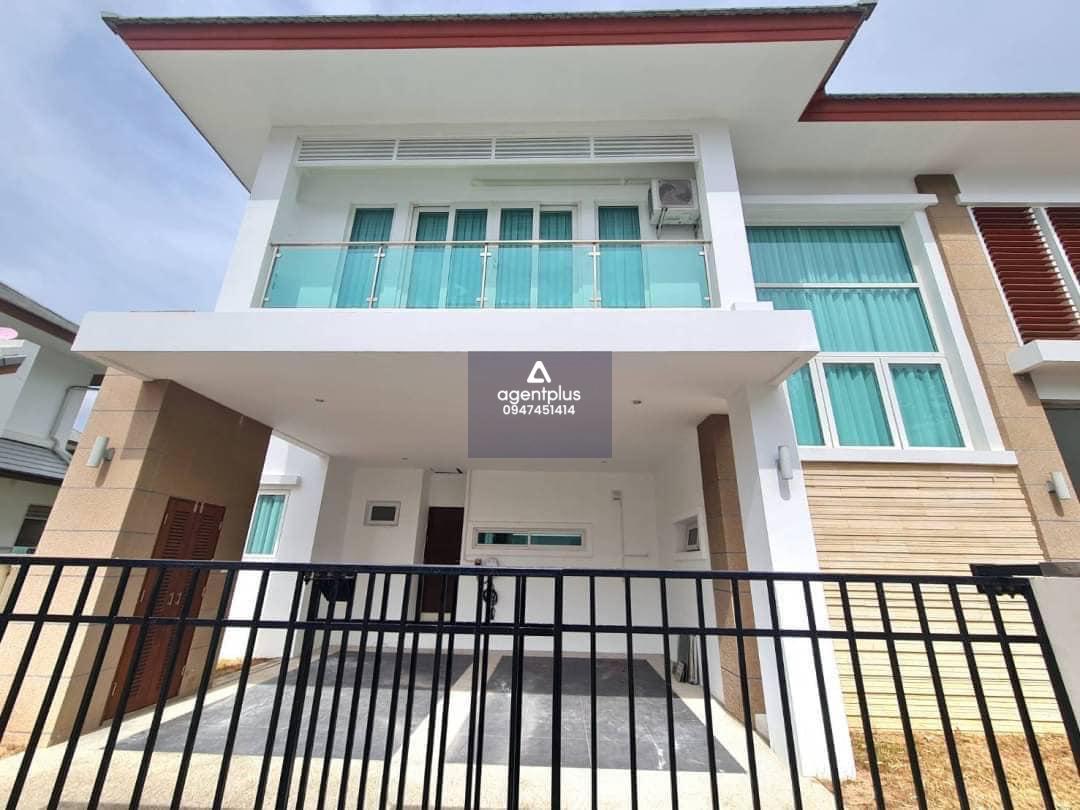 ขายบ้านเดี่ยว 2 ชั้น เดินจากบ้านลงทะเลได้เลย หมู่บ้านโลเคชั่นดีมากๆ ด้านหน้าติดถนนสุขุมวิทด้านหลังติดทะเล