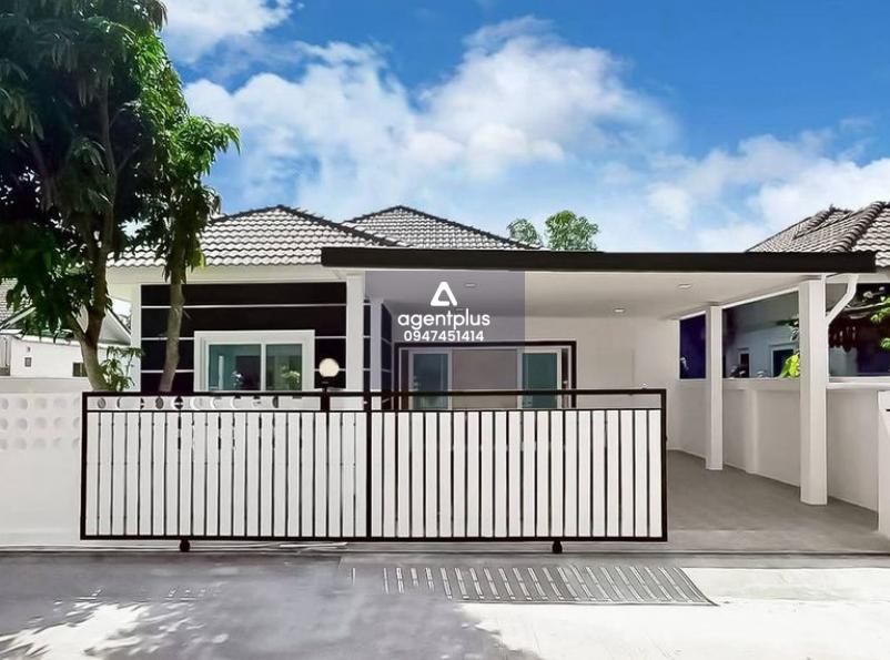 บ้านเดี่ยว หลังมุม พื้นที่กว้าง โปร่งสบาย รอบบ้านมีพื้นที่จัดสวน รับบรรยากาศดี ลมเย็นทั้งวัน บ้านรวิพร ห้วยใหญ่