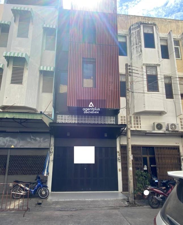 อาคารพาณิชย์ 2.5 ชั้น ทำเลดีใจกลางเมืองขอนแก่น เดินทางสะดวก เหมาะสำหรับอยู่อาศัยหรือประกอบธุรกิจ ปรับปรุงแล้ว พร้อมเข้าอยู่