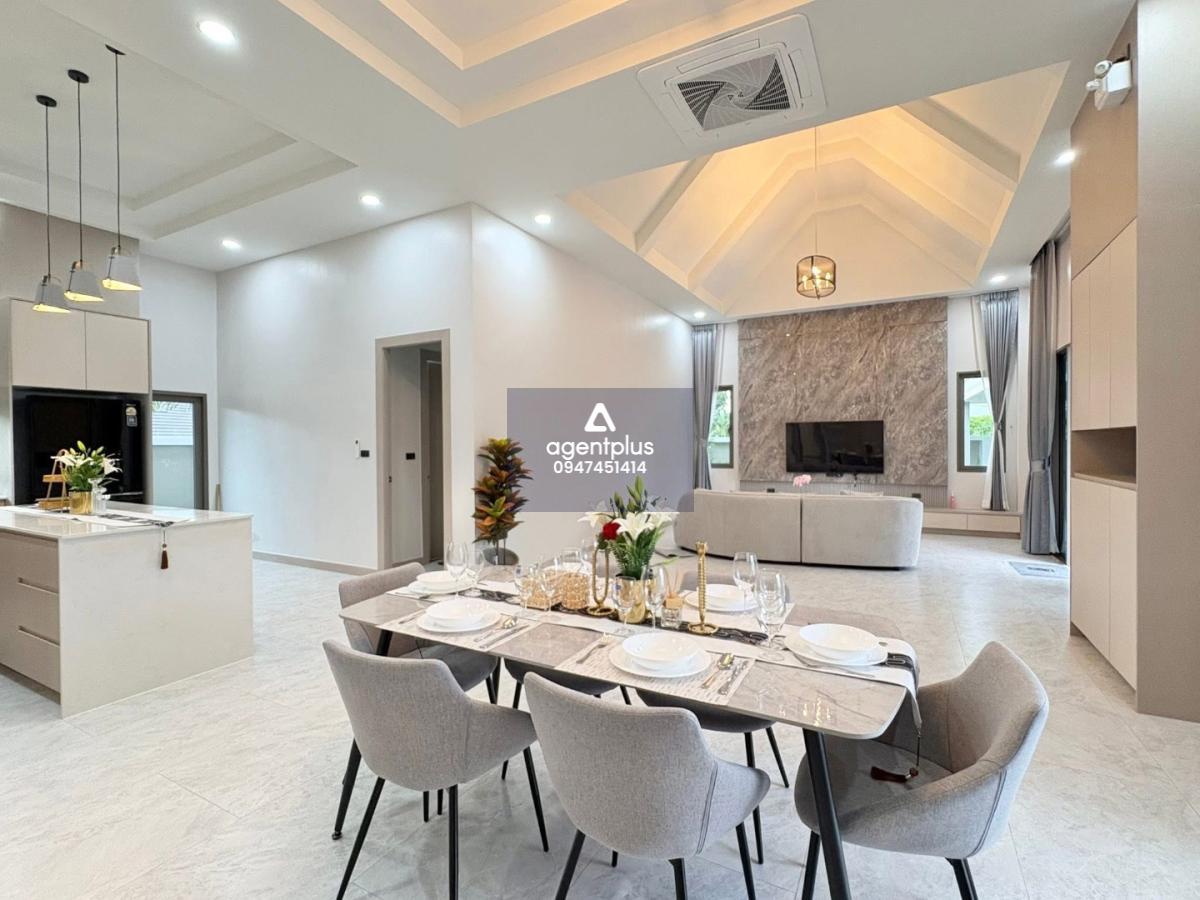 บ้านพร้อมสระว่ายน้ำ บิวท์อินทั้งหลัง หิ้วกระเป๋าเข้าอยู่ได้เลย พัทยา