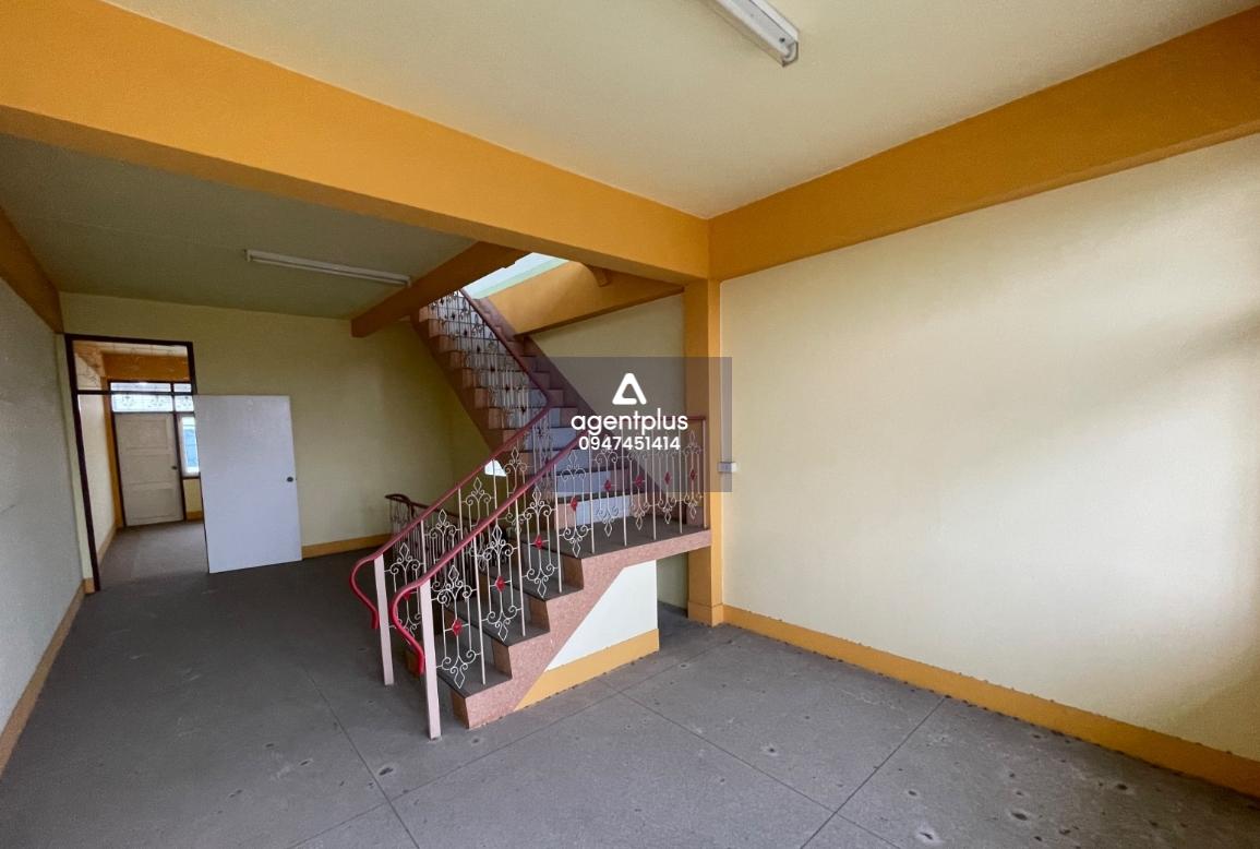 อาคารพาณิชย์ 4.5 ชั้น เขาน้อย ประจวบคีรีขันธ์ ทำเลศักยภาพ ติดถนนเพชรเกษม อยู่ในย่านชุมชน เหมาะสำหรับเปิดกิจการ ค้าขาย หรืออยู่อาศัย เดินทาง