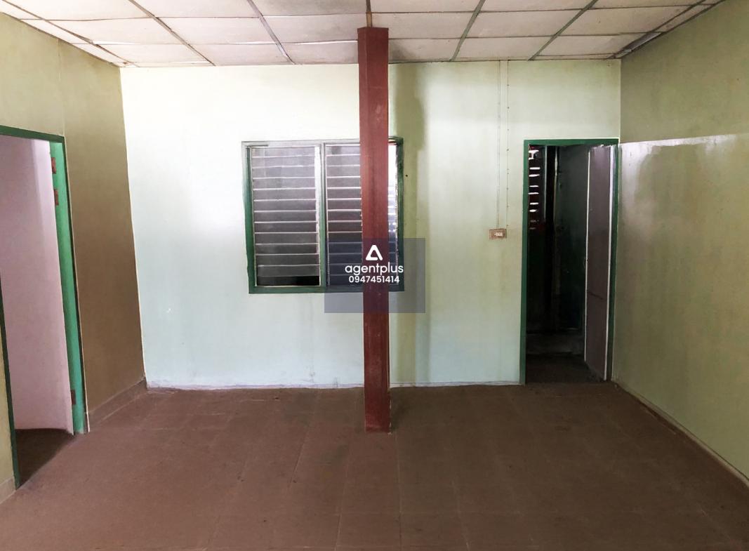 ทาวน์เฮ้าส์ชั้นเดียว อยู่ในแหล่งชุมชน การคมนาคมสะดวก สาธารณูปโภคครบ สภาพแวดล้อมโดยรอบ อยู่ในย่านที่อยู่อาศัยหนาแน่นน้อย แนวโน้มความเจริญ