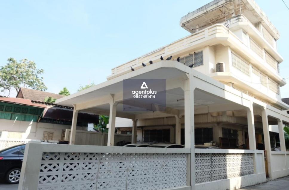 ปล่อยเช่าตึกขนาดใหญ่ 1,000 ตรม. ใจกลางเมือง ย่านอารีย์ ที่จอดรถ 8 คัน ตึกสูง5 ชั้น ปูพื้นไม้แท้ เหมาะสำหรับทำออฟฟิศ ใกล้รถไฟฟ้า BTS อารีย์-สะพานควาย