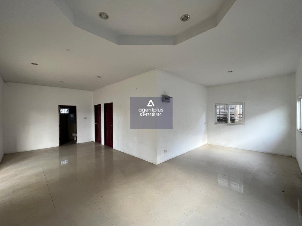 บ้านเดี่ยวชั้นเดียว จากถนนสุขุมวิท(ทล.3) บริเวณแยกตลาดโรงโป๊ะ เข้าซอยบางละมุง 25 ประมาณ 2 กม. และไปตามถนนอีกประมาณ 2 กม. เข้าซอยถนนในโครงการอีก 85 เมตร โครงการบุษบามินตรา ทำเลในแหล่งชุมชน สาธารณูปโภคพร้อม การคมนาคมสะดวก