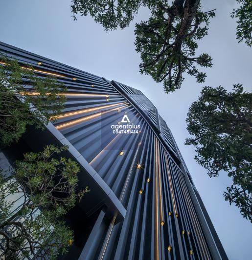 คอนโดลักชัวรี เดอะ โมนูเมนต์ สนามเป้า  ใจกลางพญาไท วิวเมืองสุดหรู ใกล้ BTS สนามเป้า