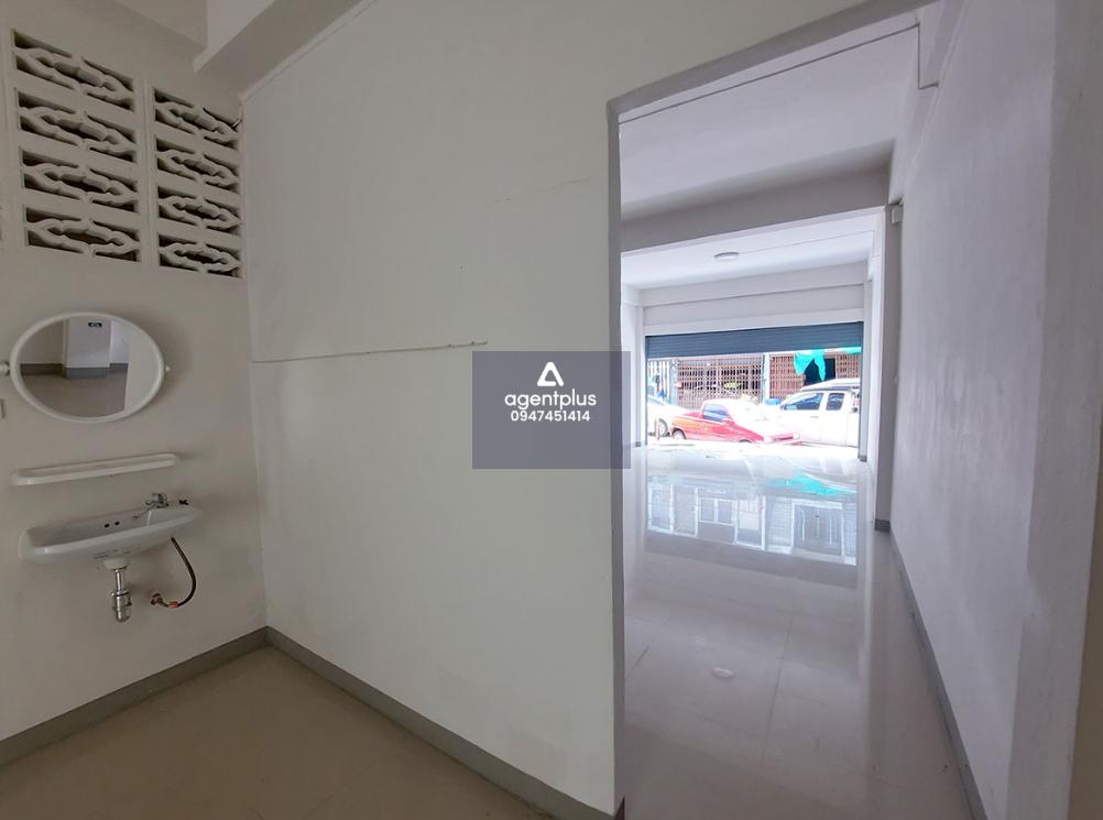 ขายอาคารพาณิชย์ 3 ชั้น ในซอยเสนานิเวศน์ 104 บางกะปิ