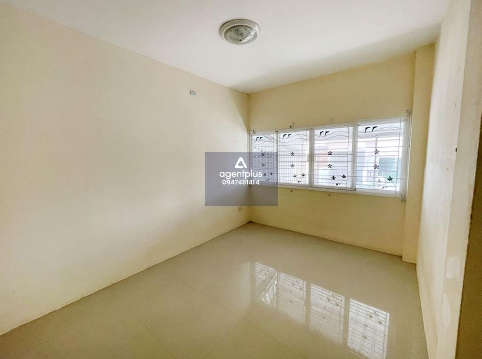 ทาวน์เฮ้าส์ โครงการบุษบา วิลล์ ศรีราชา ทำเลดี การคมนาคมสะดวก สาธารณูปโภคครบครัน ใกล้แหล่งชุมชน ห่างจากถนนสายฉะเชิงเทรา-สัตหีบ แยกเข้าสี่แยกปากร่วม เข้าถนนสายอ่าวอุดม-ปากร่วม (ชบ.1032) แยกเข้าถนนเขาขยาย