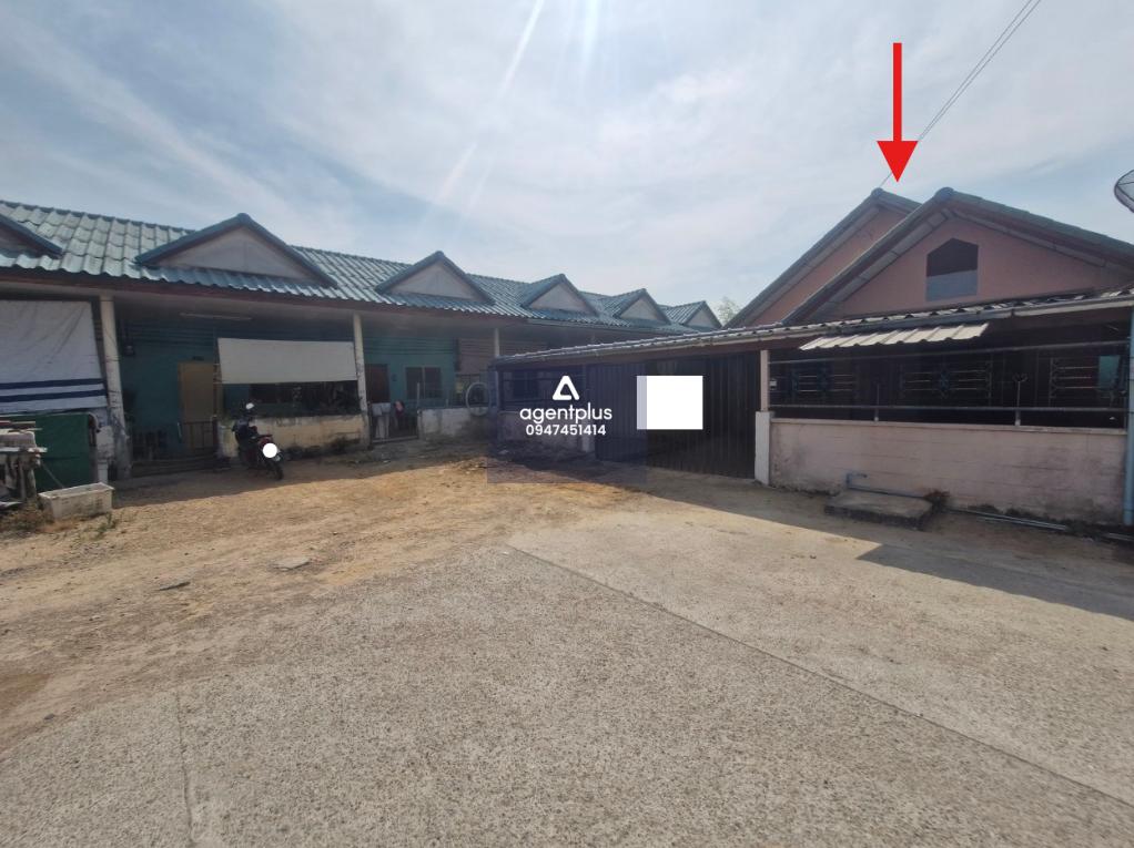 บ้านเดี่ยวชั้นเดียว โครงสร้างอาคารคอนกรีตเสริมเหล็ก หลังคากระเบื้องลอนคู่ โครงการธิติมาโฮม ปลวกแดง โครงการตั้งอยู่ในแหล่งชุมชน ม.ธิติมาโฮม ซอยมาบยางพร 28 ถนนสายมาบยางพร-ปลวกแดง สาธารณูปโภคพื้นฐานครบ