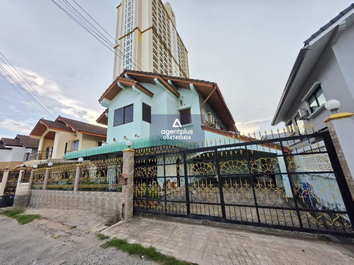 ขายบ้านใจกลางเมือง ทำรีโนเวทต่อได้สบาย ใกล้ทะเล 1.5 กิโล พัทยา