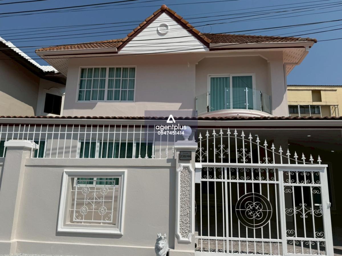 บ้านรีโนเวทใหม่ สไตล์โมเดิร์น 2 ชั้น ให้เช่า ใกล้ พัทยาใต้