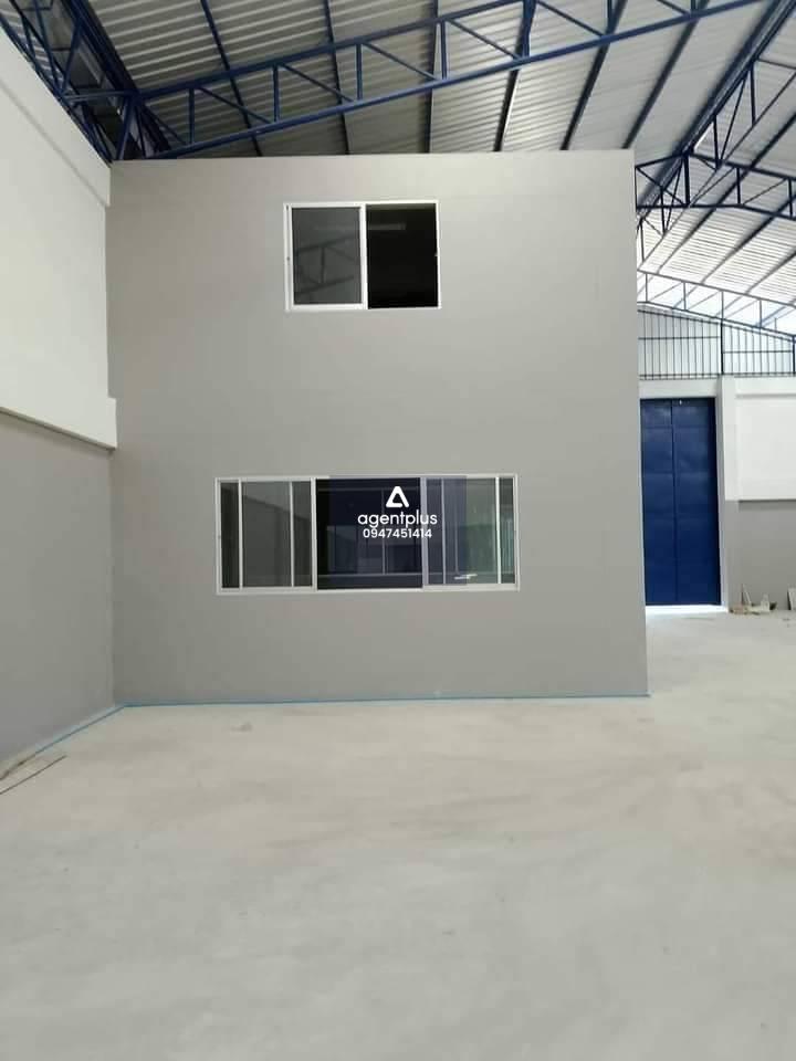 *ให้เช่าโกดังสร้างใหม่พร้อมออฟฟิศ ถนนแพรกษา สมุทรปราการ