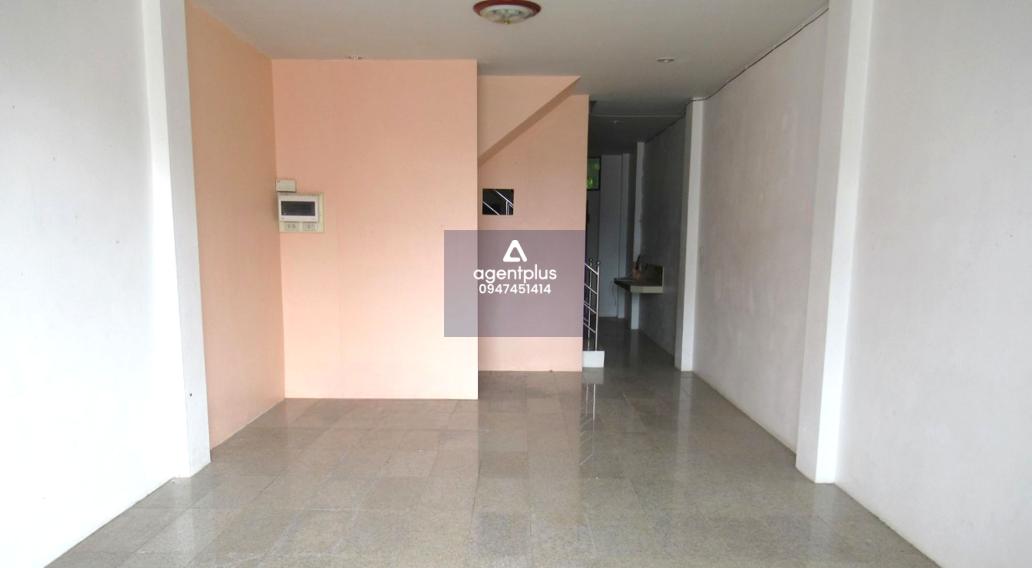 อาคารพาณิชย์ 3 ชั้น เมืองตรัง ทำเลดี ล้อมรอบด้านเป็นย่านชุมชนอยู่อาศัยและพาณิชยกรรม เหมาะสำหรับทำการค้า ลงทุน หรืออยู่อาศัย